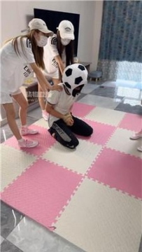 【调教视频】【足彩管】3S-学生主-袜子塞嘴暴力踢踹 bf55758