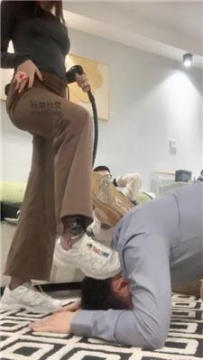 【调教视频】【jenn】情侣主-重度鞭打/脏鞋踩踏/抽耳光舔内裤【双视角版】 bf49659