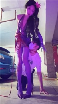 【调教视频】【佳佳】户外车库玩贱奴 bf56154