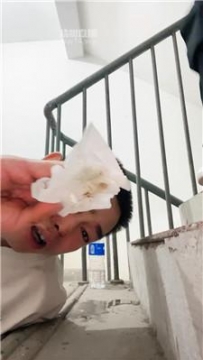 【调教视频】【小骚】户外-脏鞋白棉袜踩奴 bf56974