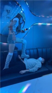 【调教视频】【深情】超多素人S群调-陪酒小妹虐狗 bf50313