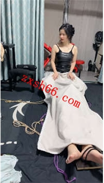 TLZB26377白狐-原味大片裸足深喉超多原味除臭闷憋气56分