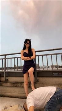 【调教视频】【皇家御姐】户外阳台羞辱贱奴【双视角版】 bf56449