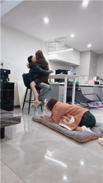 【调教视频】【芭比大人bbo】情侣主踩虐闺蜜犬 bf59186