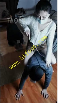 TL27464 巴莉】骑下贱狗耳朵耳光脚踩伺候31分钟