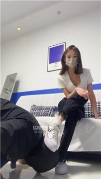 【调教视频】【妙妙】纹身小妹运动后鞋袜辱【双视角版】JS251006-36