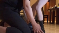 女王马丁靴暴力踢裆踩踏足x玩弄JJ吐奶