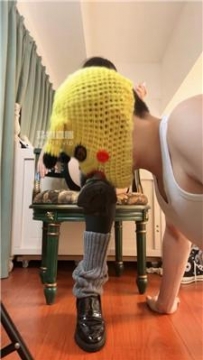 【调教视频】【奶豆包】女大脚下踩狗-JK压腿袜 bf55779