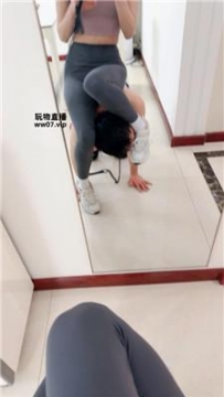 【调教视频】【楚楚】瑜伽女神S-运动鞋白袜踩踏踢踹 bf51233