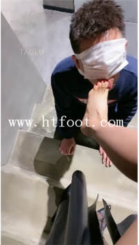 TL28505 歌迪丝】喜欢公共场所舔脚22分钟