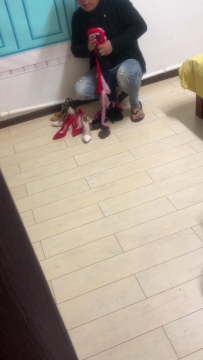 姐姐下班回家惩罚弟弟的坏习惯 足交吐奶