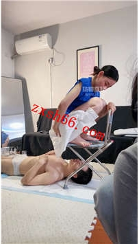 TLZB25691左左-三主黄金圣水调教小骚27分