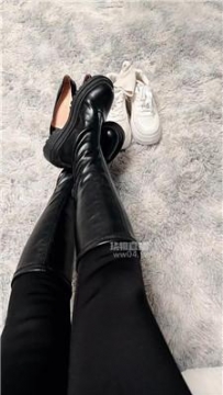 【调教视频】【闪闪】白袜脚玩虐鞋奴 JS251029-3