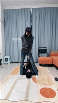 【调教视频】【猴歌】07女大紧身牛仔裤调教 bf59327