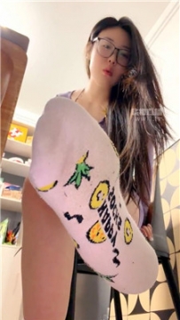 【第一视角】【夏主】躲在桌下的狗男友裸足臀炸    251221-27