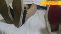 1529（高清）给三位主人清理鞋子和袜子