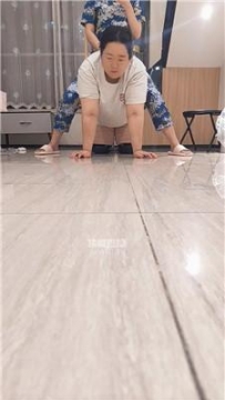 【调教视频】【无人可思】骑马狗爬-恋足狂舔【双视角版】 JS251007-20