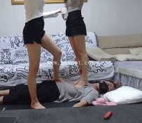 35595  双S全体重裸足踩踏贱狗