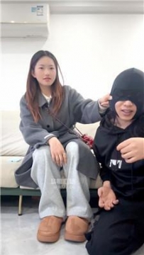 【调教视频】【素人挖掘机】粉棉袜捂脸-毛拖鞋踩 JS251120-6