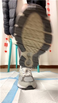 【第一视角】【乐乐】脏鞋底白棉袜圣水    260205-12