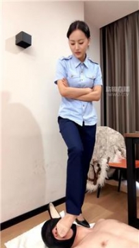 【调教视频】【JonyZ】桌底视角-高跟肉丝踩喂食 JS251122-8