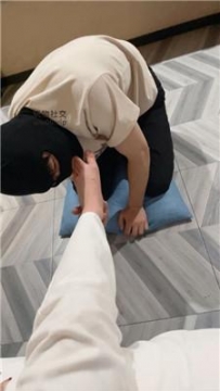【调教视频】【小凤梨】磕头求舔主人的脏臭脚 JS250214-20