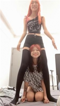 【调教视频】【小郁】精神小妹玩虐母狗 JS251017-32