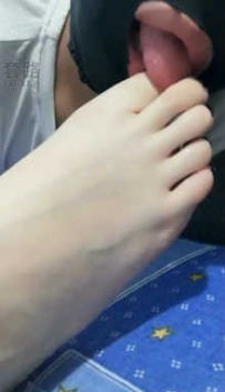 TL8297 冰冰女王 趁主人睡着偷舔美脚闻臭鞋