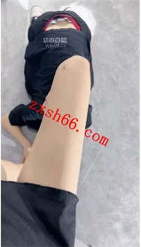 TLZB25966小郁-精神小妹调裸足凉高舔脚坐脸踢裆35分