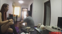 女主惩罚头袜子的小偷踩踏足交