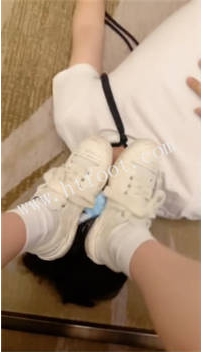 TL46939 不知名美女】帆布鞋踩踏60分钟