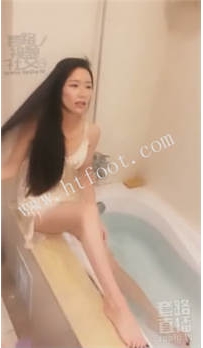 ZB5192 【芷晴女s】浴缸玩狗22分钟