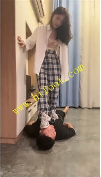 TL38082 素人星探】素人模特全体中踩踏50分钟