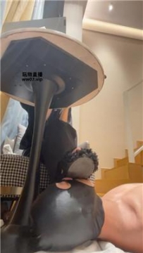 【调教视频】【玥野兔】桌底视角-脏拖鞋玉足舔 JS250419-17