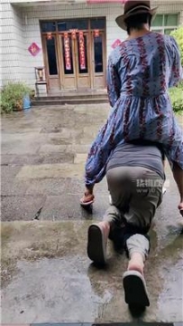 【调教视频】【忆人离】雨天户外骑狗专场 JS250801-15