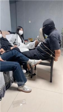 【调教视频】【足彩馆】多主-捆绑强制闻舔原味 JS251003-26