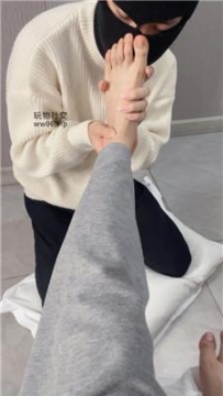 【调教视频】【困困】双S-踩踏磕头求虐恋足舔 JS250215-20