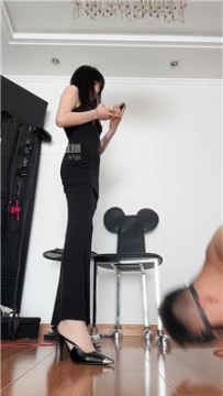 【调教视频】【安晴】纹身小妹强迫舔高跟 bf55295