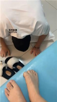 【调教视频】【小凤梨】纹身小主的脚下骚奴 JS250404-17