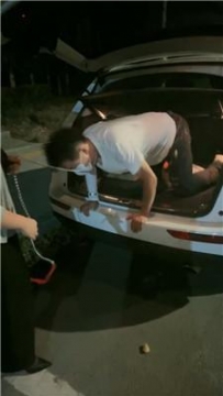 【调教视频】【傲冰】双S-户外遛狗清理鞋底 bf55738