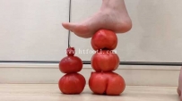 24717 【鹿宝儿】红色沼泽 精致裸足碾碎西红柿家族