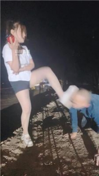 【调教视频】【涵主】户外沙滩公开处刑【双视角版】JS250602-39