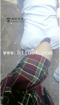 TL16468 绘子学姐S舔鞋底闻臭棉袜直接剩水62分钟