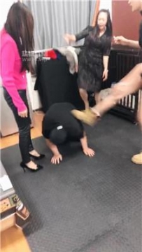 【调教视频】【Da猫】群调-欠钱不还的下场【三视角版】 JS250918-26