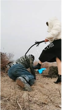 ZB1447 沐颜】户外鞭打跟踪狂体验活埋水坑窒息开水淋头40分钟