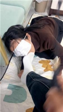 【调教视频】【宇王】母狗喜欢舔白袜脚 JS251218-31