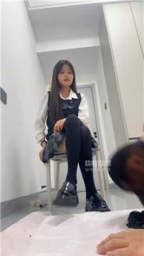 【调教视频】【雨晴】舔吃脏皮鞋过膝黑袜 bf57821