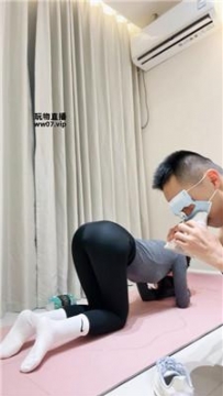 【调教视频】【尤雾】瑜伽裤坐脸窒息-脏小白鞋白袜辱 bf52178