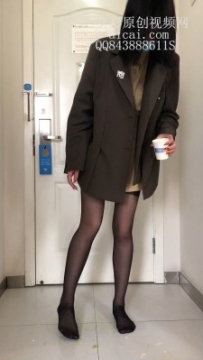24304 Alice黑丝踩热带鱼