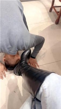 【调教视频】【戚戚S】户外餐厅公开群调 bf60896